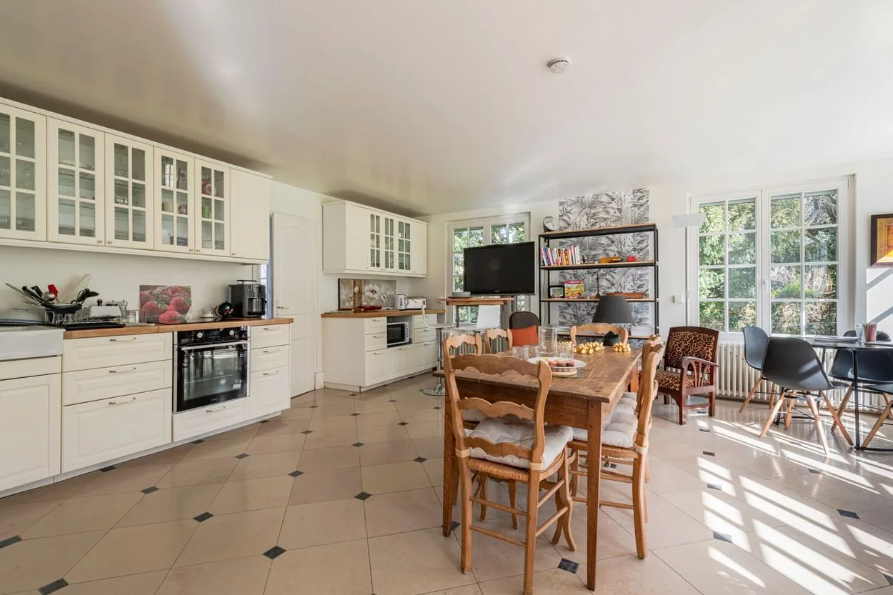 Nim's Le lieu, Kitchen, Gif sur Yvette