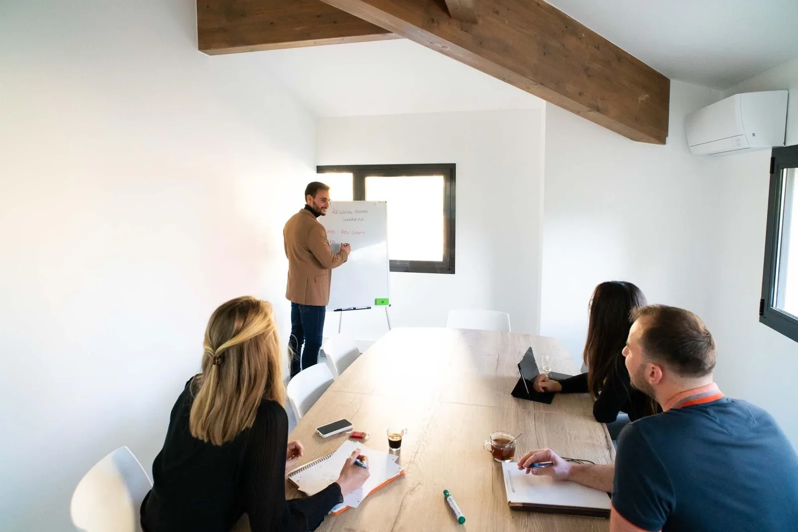 Nomad Coworking Châteauneuf Grasse, Meeting room for 8 people, Châteauneuf Grasse