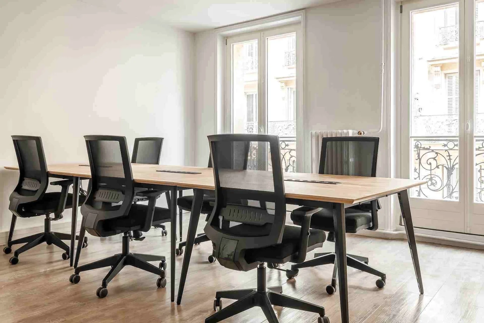 Les Nouveaux Bureaux Belzunce, Salle de réunion 6 personnes, Paris 10e