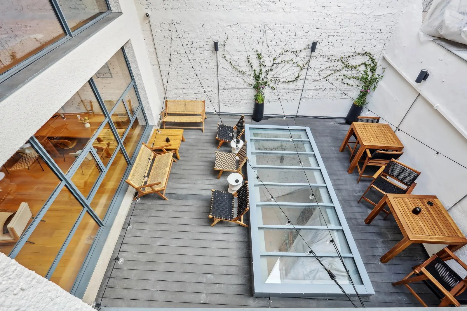 Les Nouveaux Bureaux Faubourg Saint-Denis, Terrasse und Außenbereich, Paris 10e