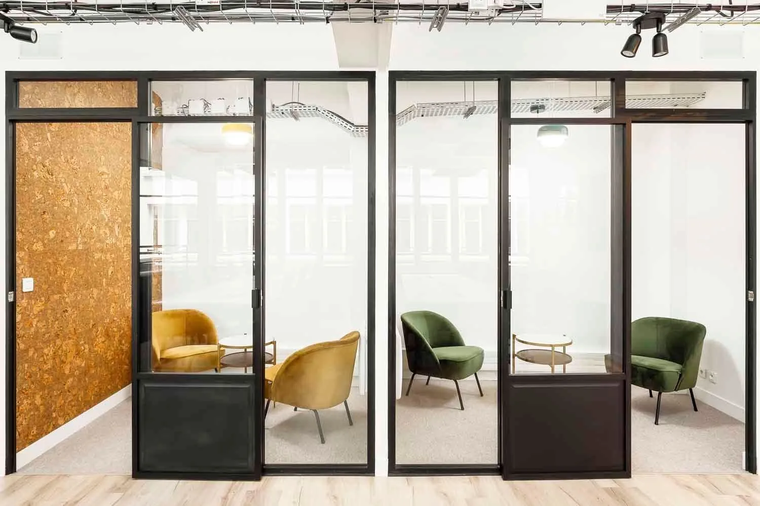 Les Nouveaux Bureaux Petites Écuries, Phone booth, Paris 10e