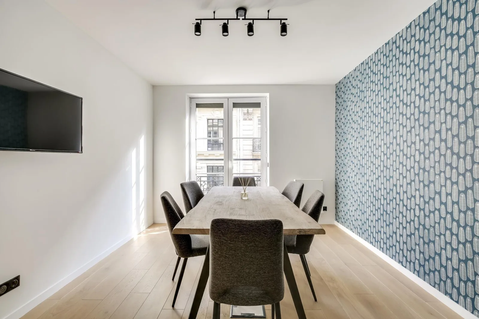 Les Nouveaux Bureaux Uzes, Salle de réunion 8 personnes, Paris 2e