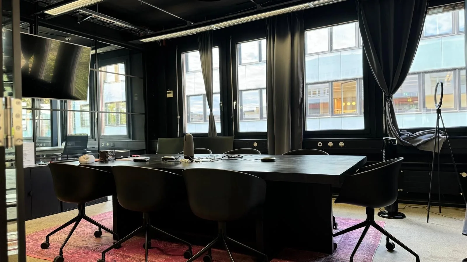 Office LAB Freiruum, Besprechungsraum für 8 Personen, Zug