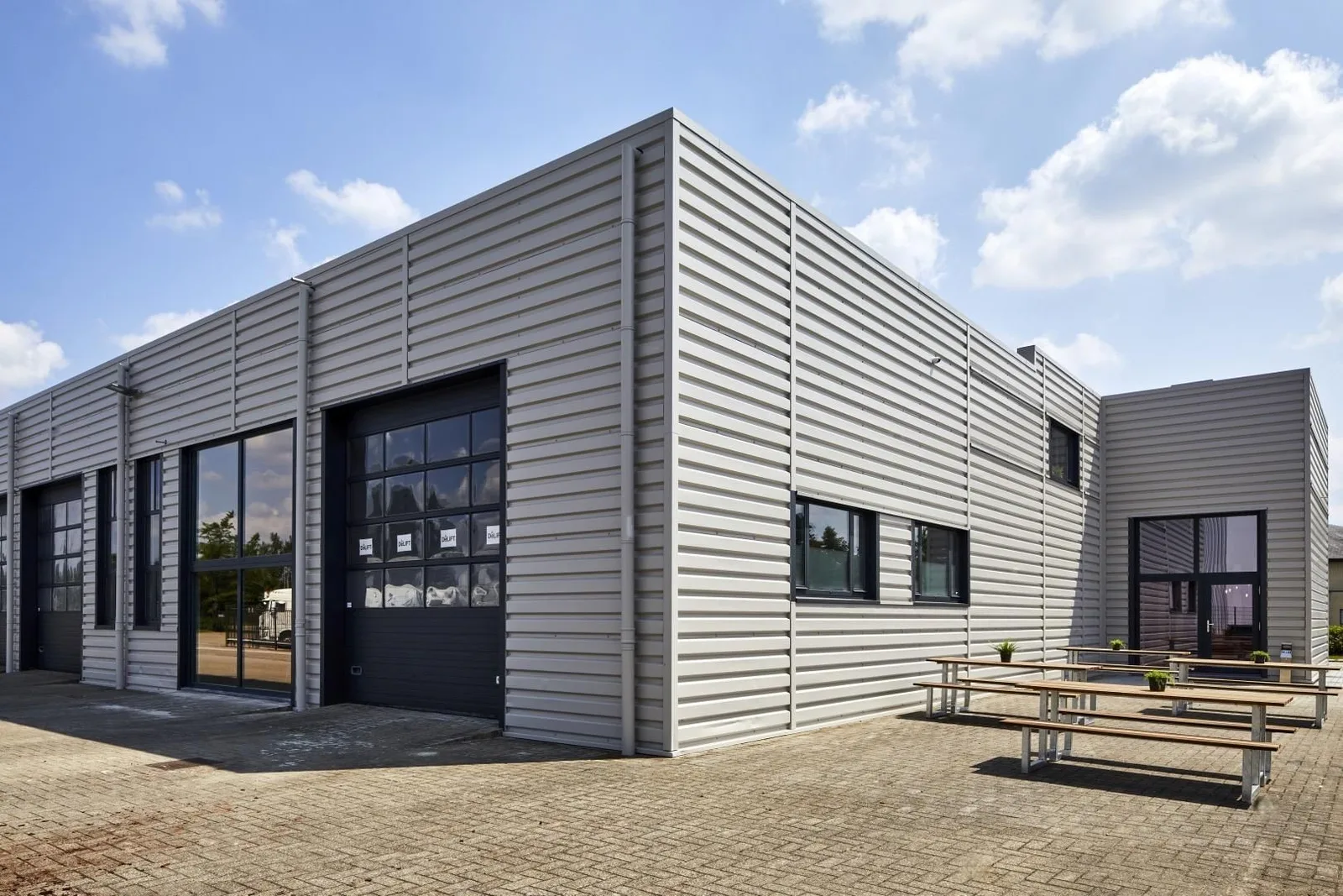 Officenter Beringen, Gevel van het gebouw, Beringen