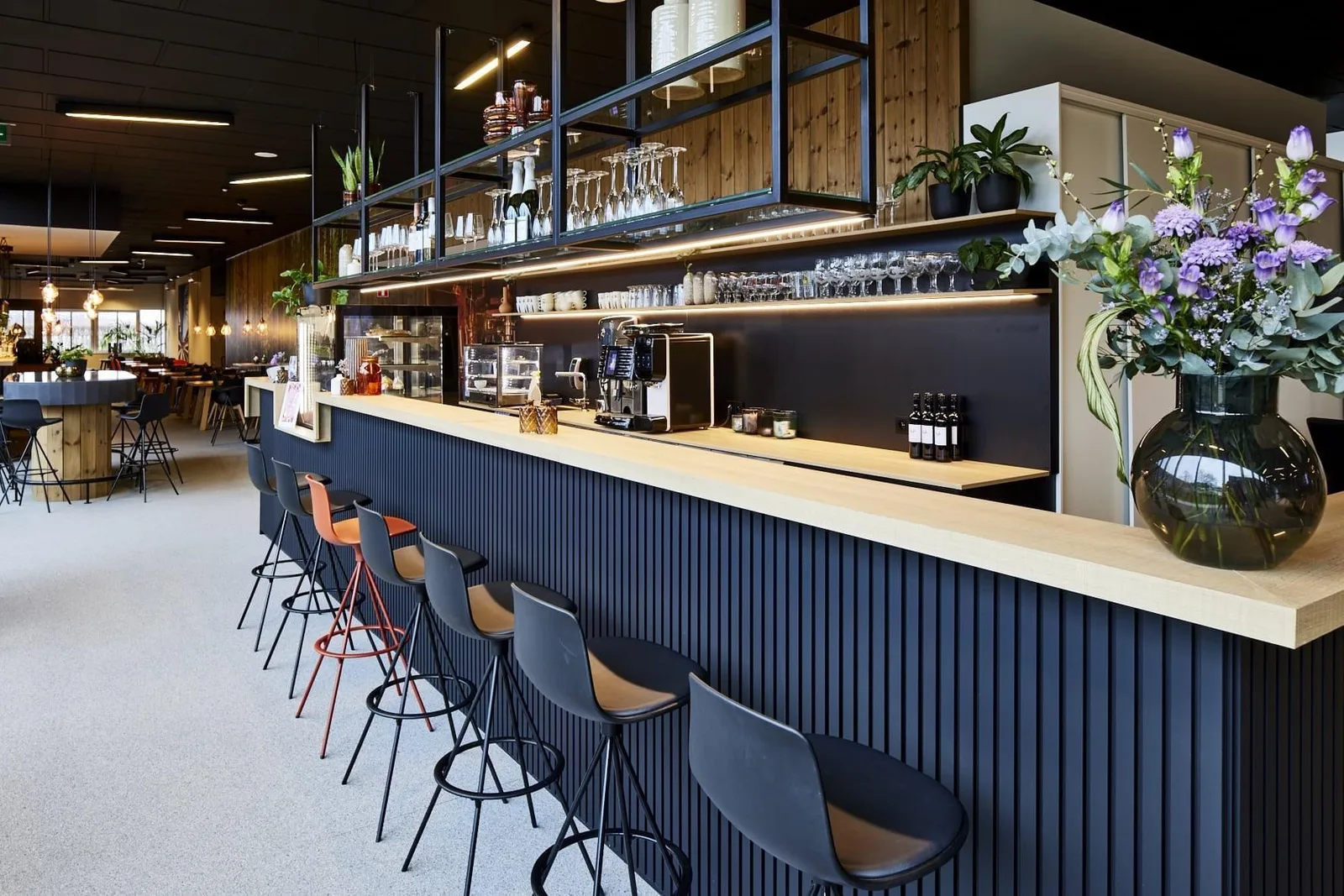 Officenter Geel, Kantine, Geel