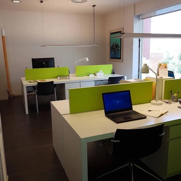 L'Oficina Berga Coworking, Despacho privado con 4 puestos, Berga