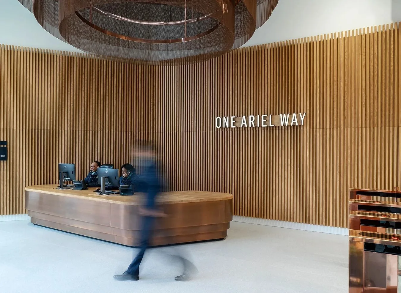 One Ariel Way, Réception, Londres