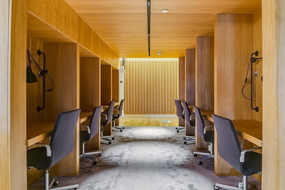One Ariel Way, Cabine acoustique, Londres