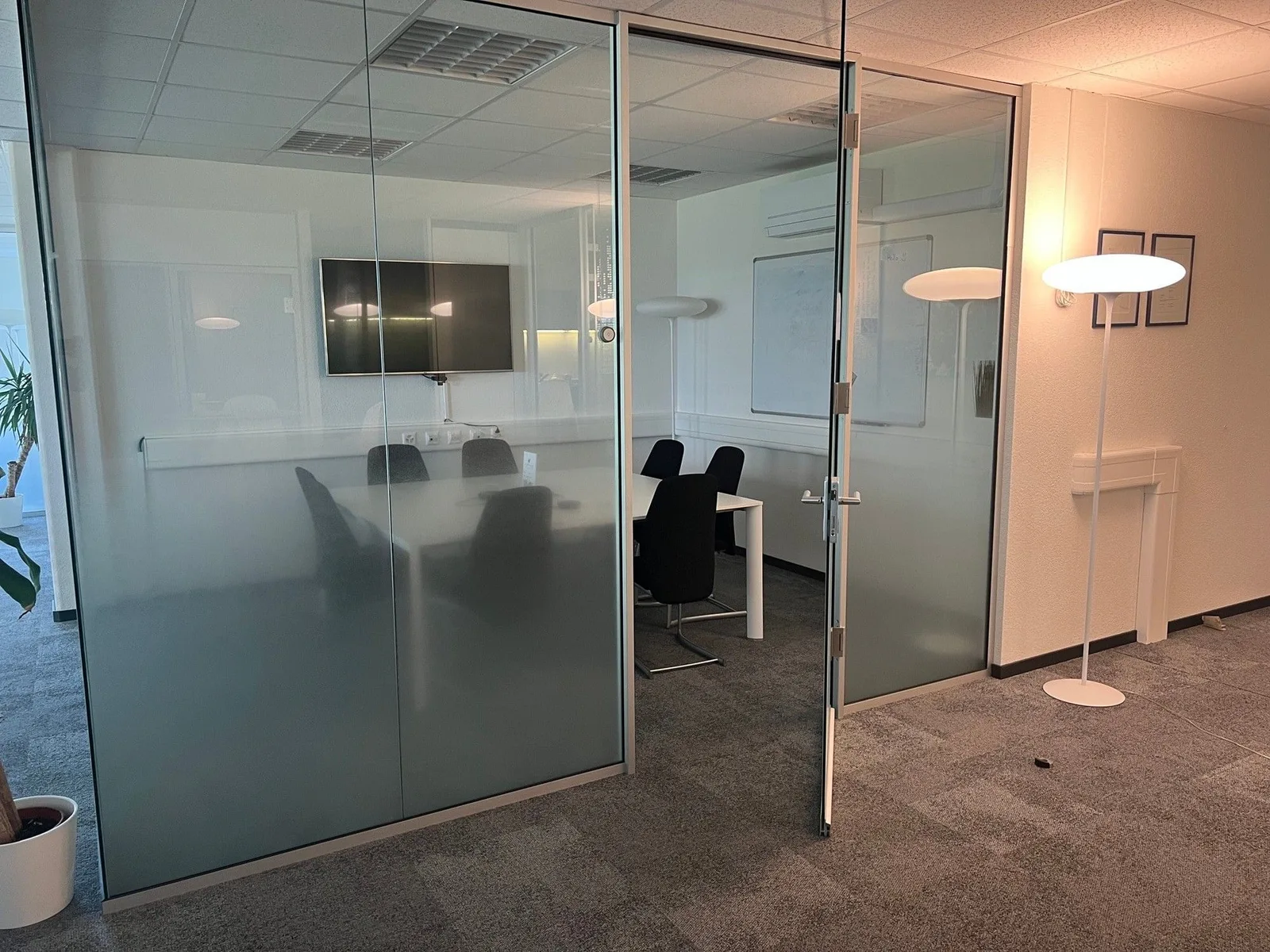 One Step Beyond, Salle de réunion 6 personnes, Gland