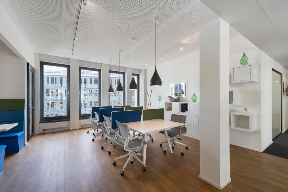 Open Office Nagano, Nagano Eki Zenkojiguchi (Open Office)、コワーキングデスク、Nagano-shi