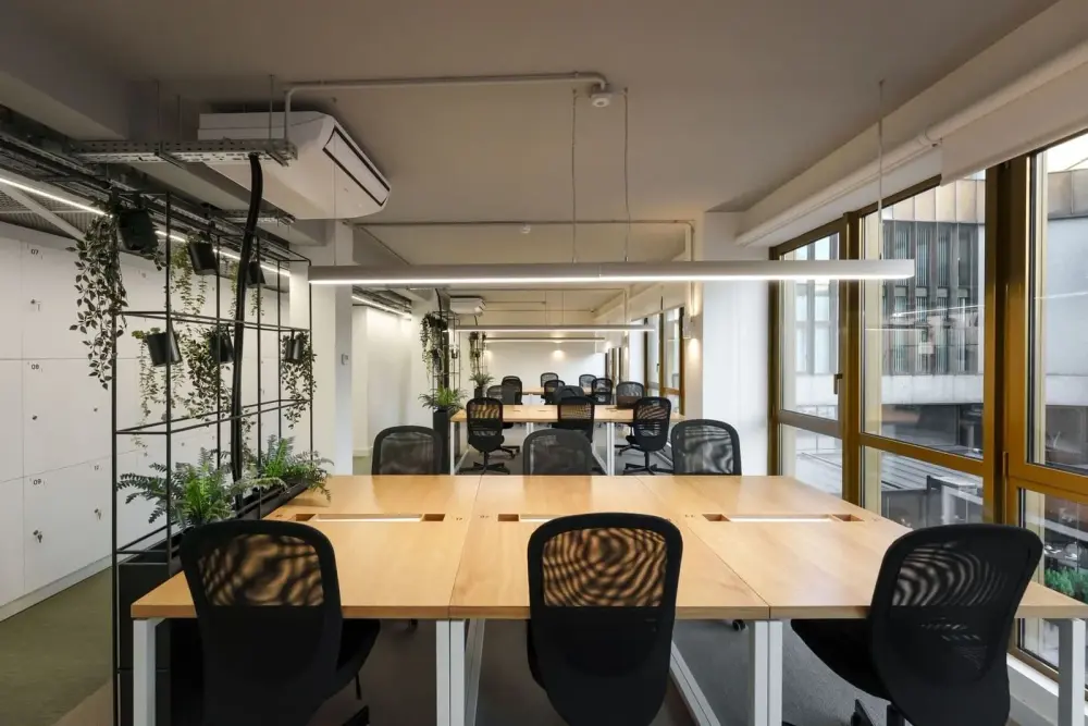 Vertical Coworking - Dom Henrique, Open Space dedicated desk, Porto