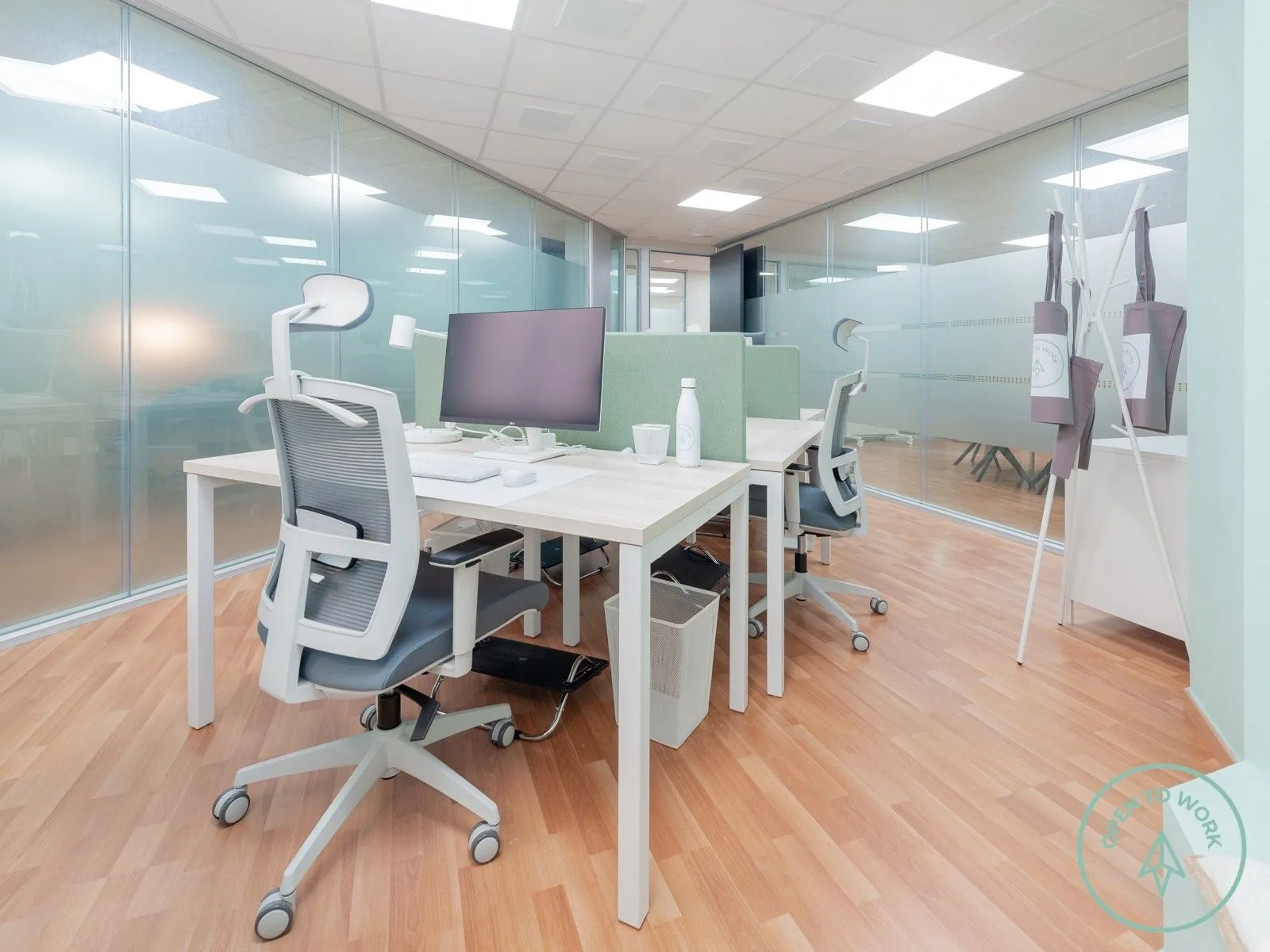 Open To Work, Despacho privado con 4 puestos, Cambrils