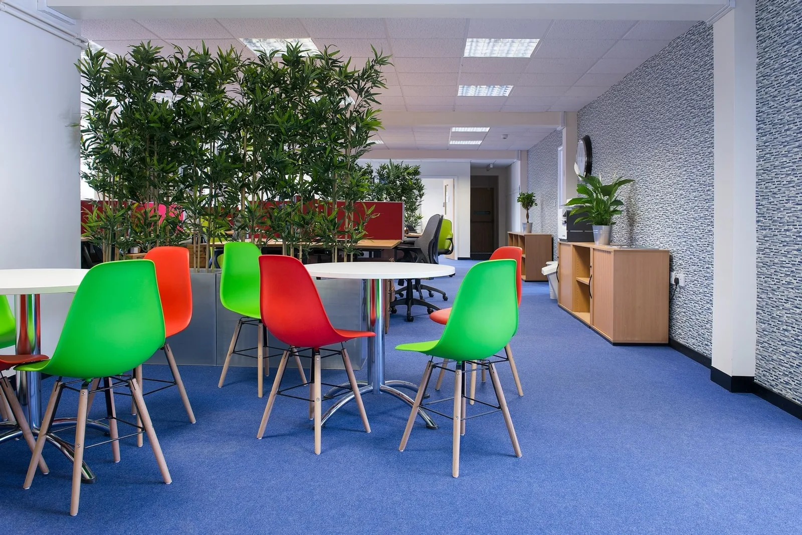 Our Workplace, Espace détente, Woodstock