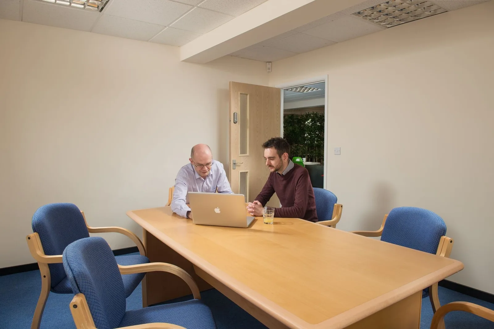 Our Workplace, Salle de réunion 6 personnes, Woodstock