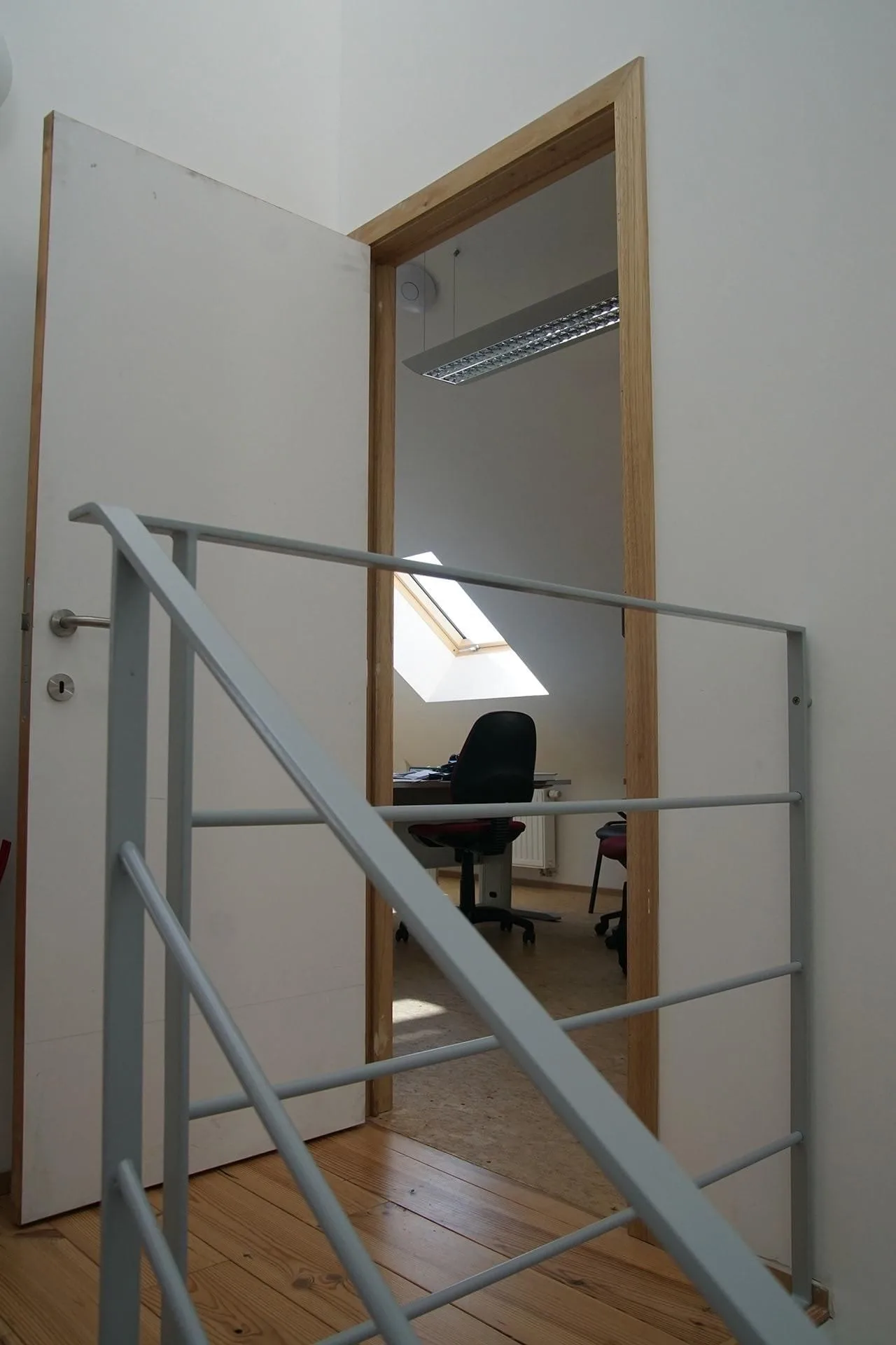 P3, Private office, 1 desk, Braine L'Alleud
