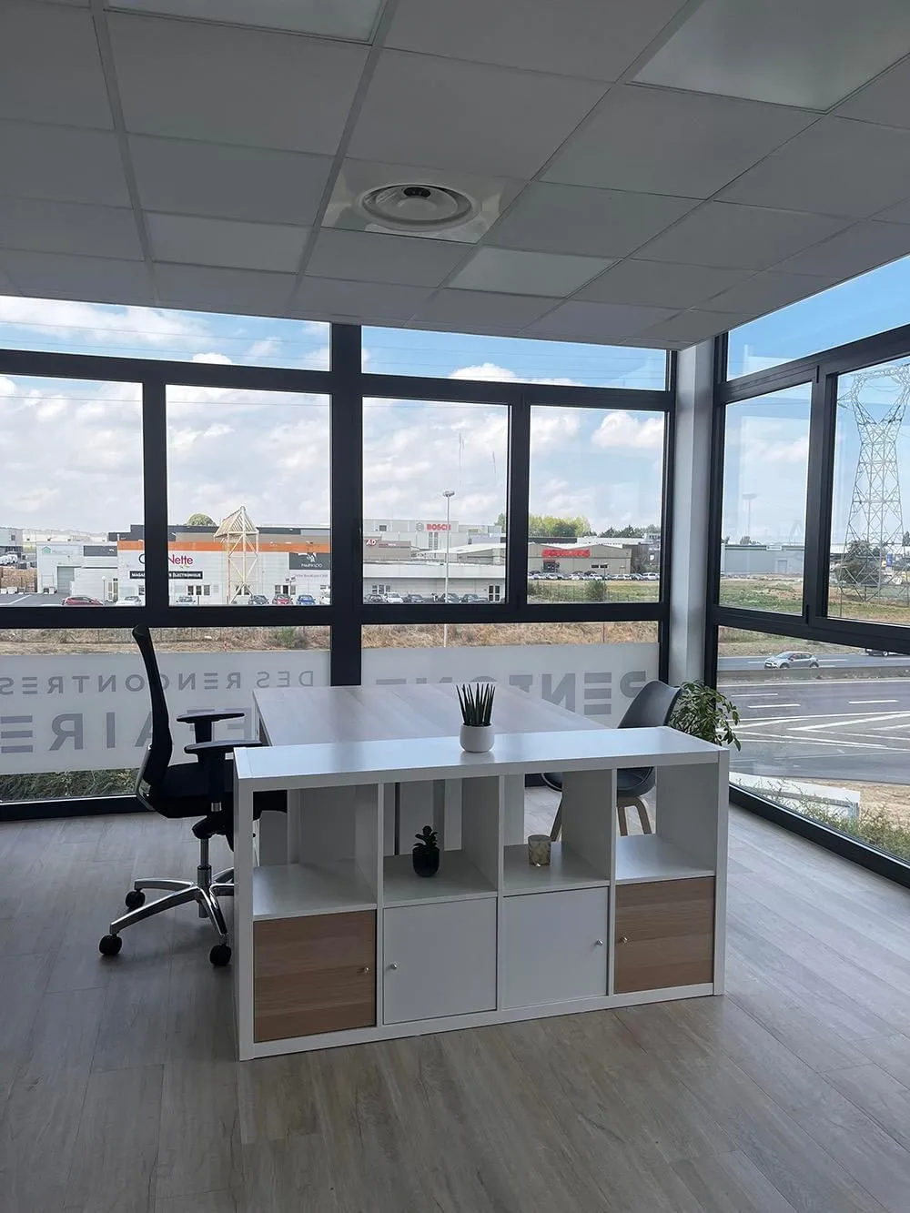Pentone, Private office, 2 desks, Mondeville