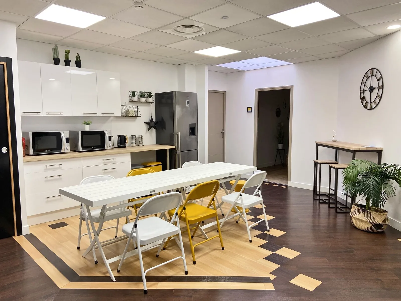 Pentone, Kitchen, Mondeville
