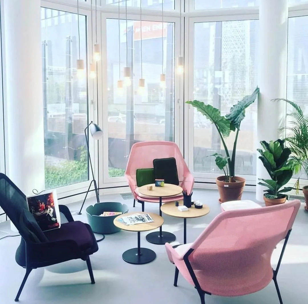 Perch here, Lounge, Hull