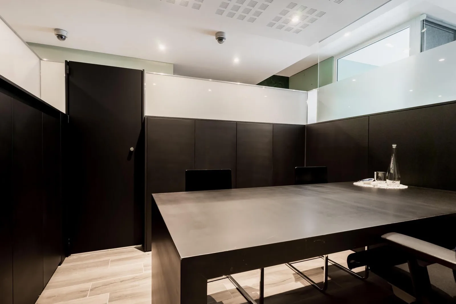 Plug-in Coworking, Salle de réunion 4 personnes, Anvers