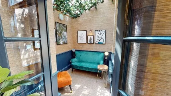 Podium Space - London (The Dock Club), Espace détente, Londres