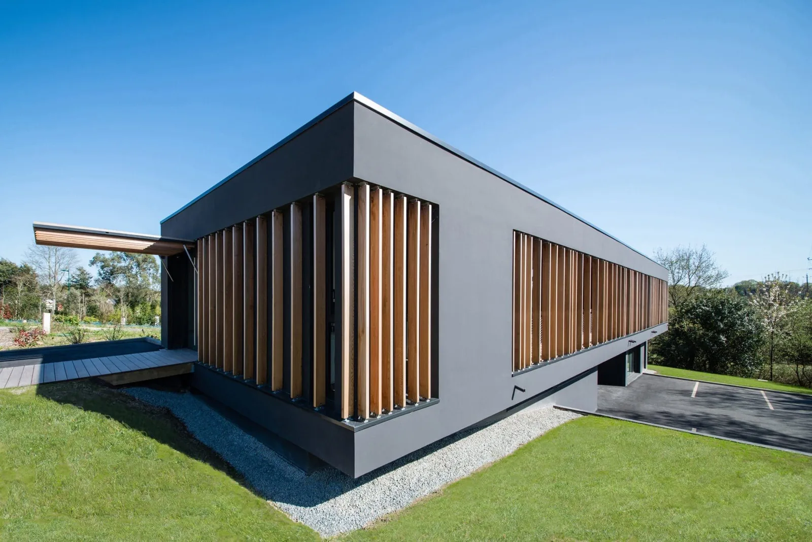Polidesk Arradon, Building facade, Arradon