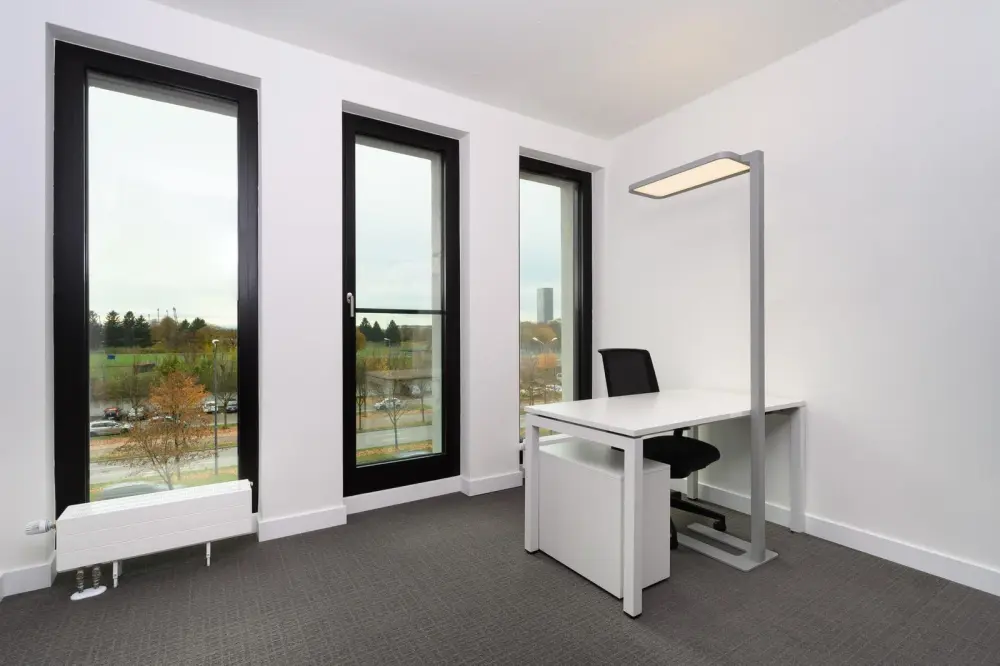 Regus QC, Saint Laurent - Ville St-Laurent, Private office 1 person, Saint Laurent, QC