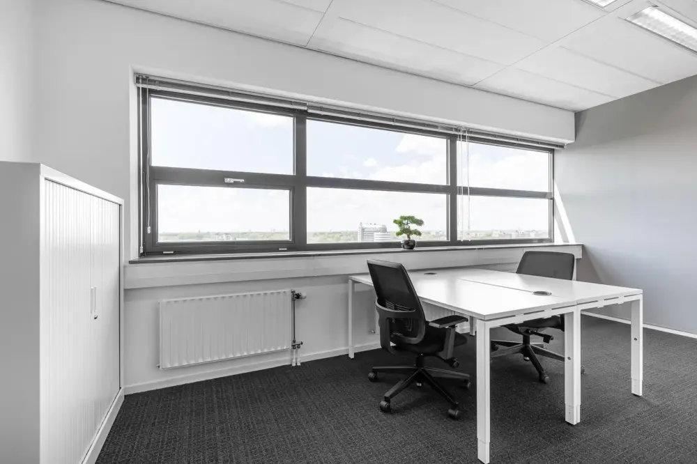 Regus IL, Chicago - O'Hare Airport, Private office 2 people, Rosemont, IL