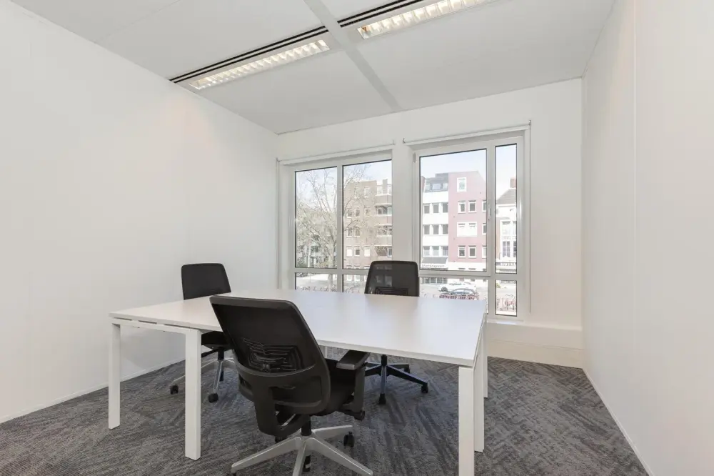 Regus Fukuoka, Tenjin Business Center, Private office 3 people, Fukuoka