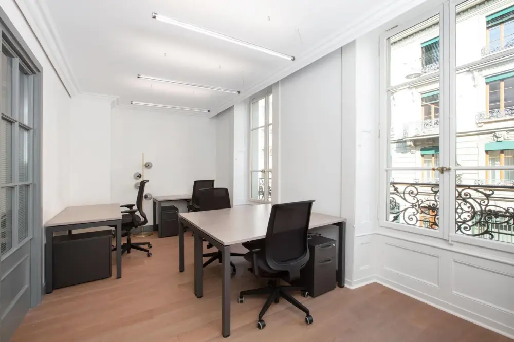 Regus OSAKA, Hankyu Senri Choou, Private office 4 people, Hyogo