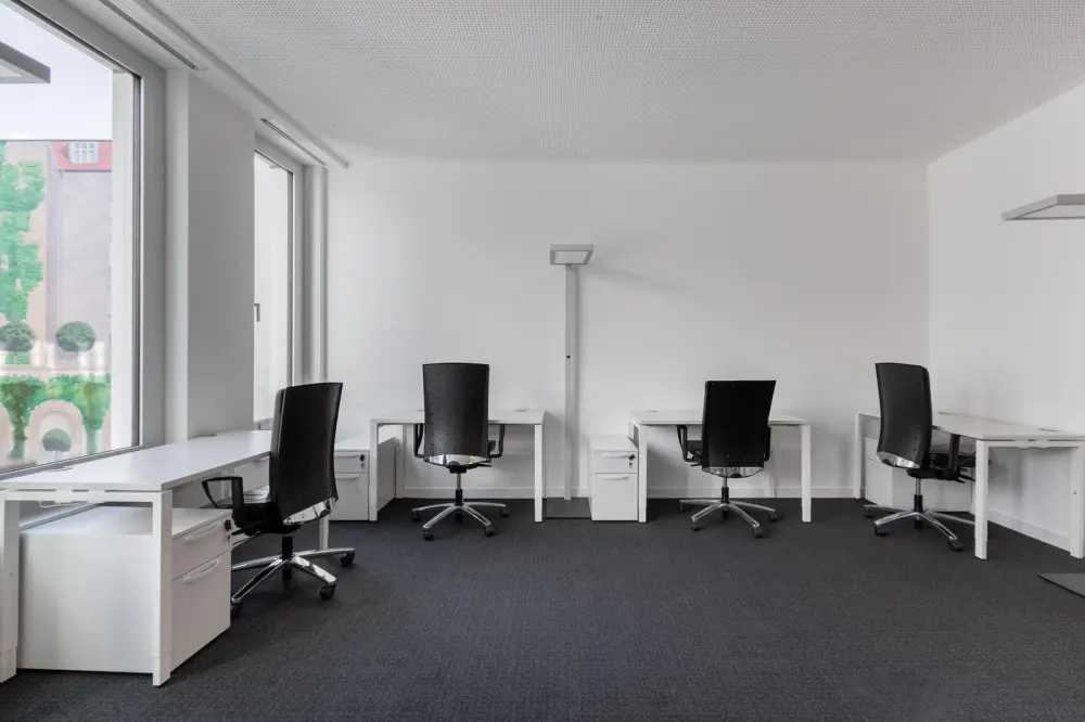 Regus IL, Des Plaines - River Rd, Private office 4 people, Des Plaines, IL