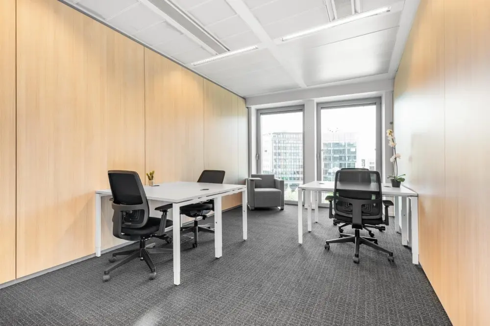 Regus QC, Saint Laurent - Ville St-Laurent, Private office 4 people, Saint Laurent, QC
