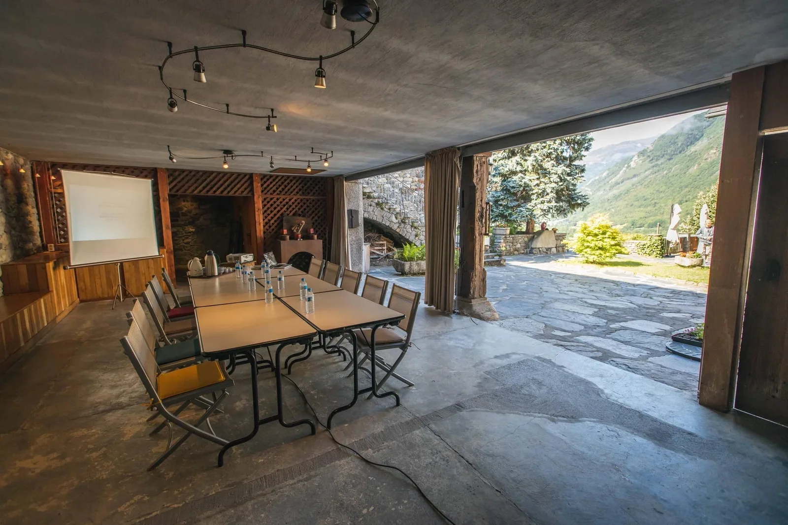 Pyren’Escape, Meeting room for 12 people, Guchan