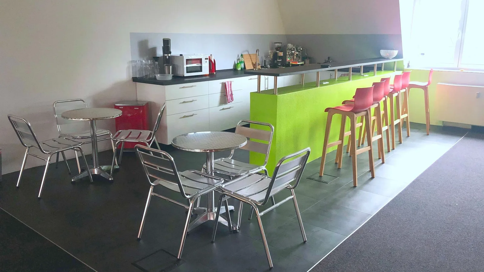 Q-work, Kantine, Bonn