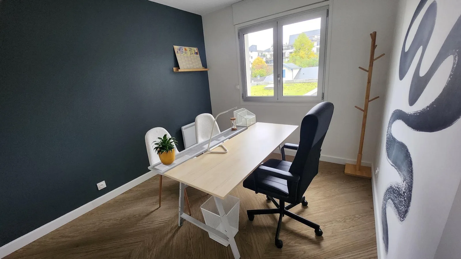 Quintessence, Private office, 1 desk, Tours