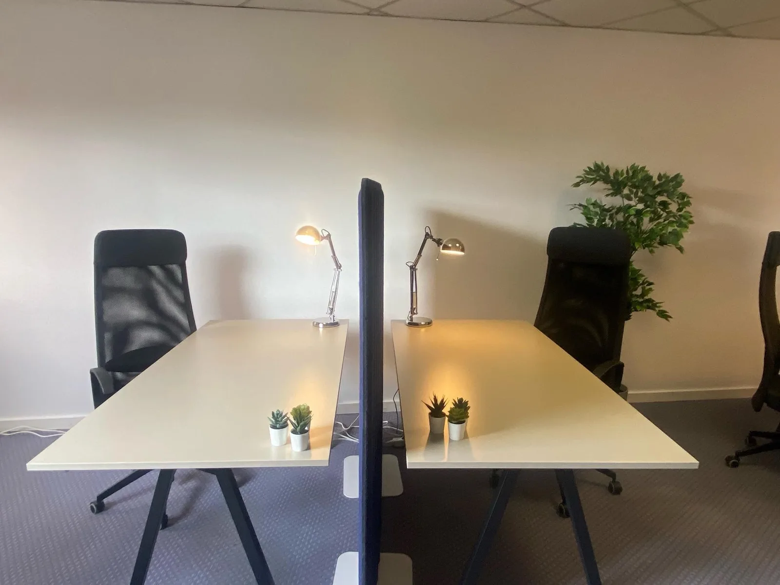LA REGIE, Privatbüro mit 3 Arbeitsplätzen, Eaubonne