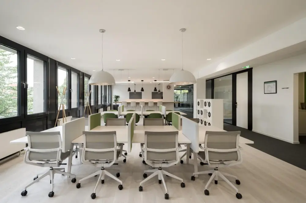 Regus OSAKA, Hankyu Terminal Building、コワーキングデスク、大阪