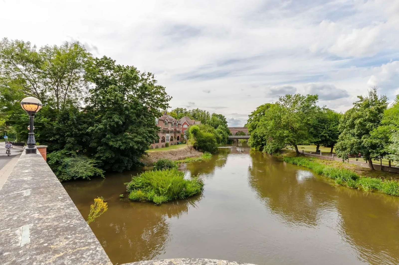 Riverbridge House Business Centre, Terrace and outdoor space, Leatherhead