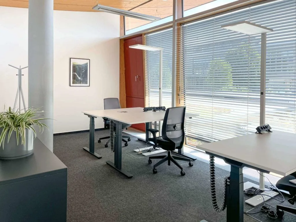 Rivvers Rüsselsheim, Privatbüro mit 3 Arbeitsplätzen, Rüsselsheim am Main