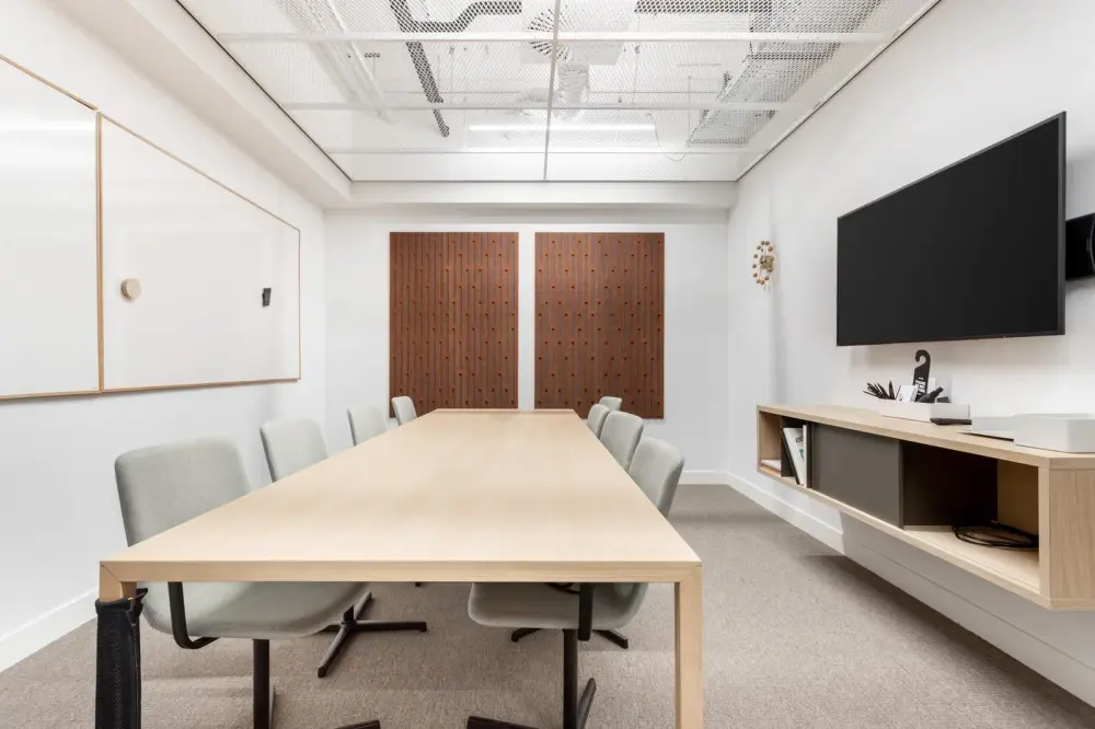 Regus Bogota, Santafé, Sala de reuniones MR-401, Bogotá