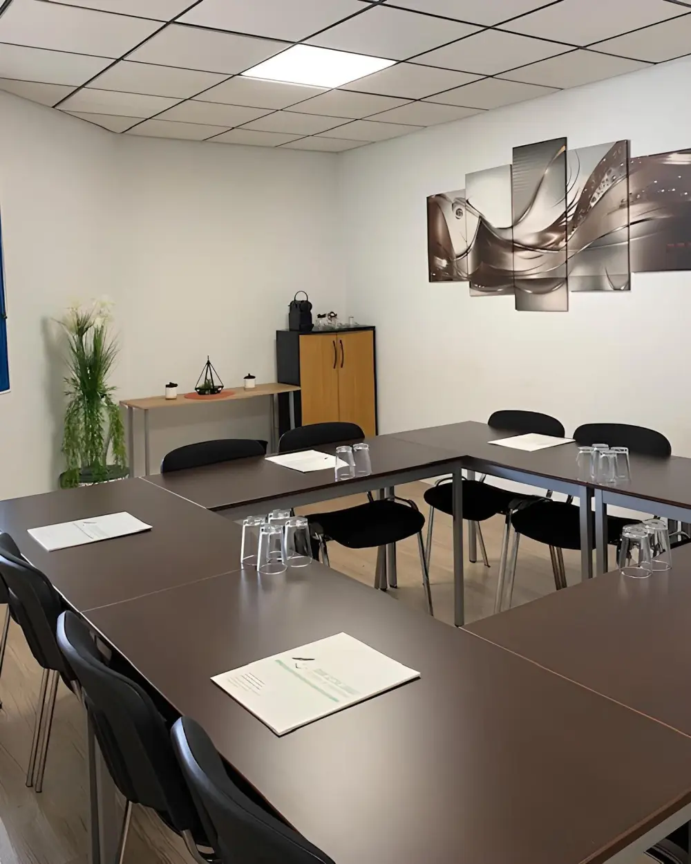 Centre d'affaires DOM Co-work, Salle Jaune, Challes les Eaux