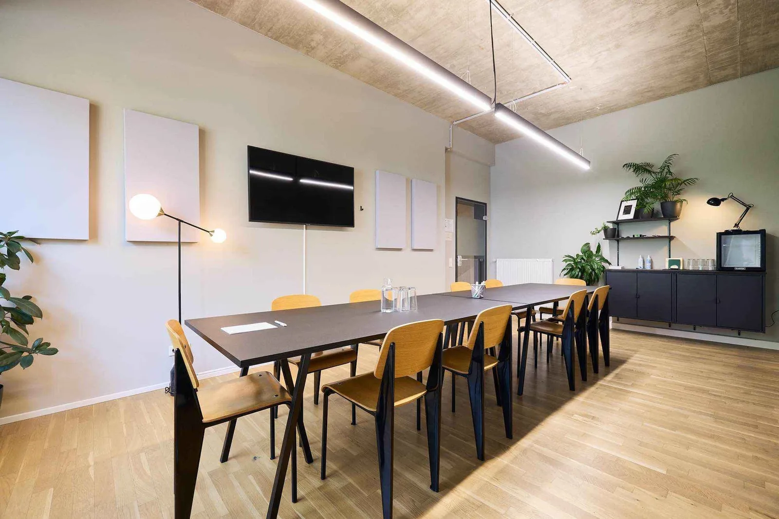 Scaling Spaces - Venloer strasse, Meeting room for 12 people, Cologne