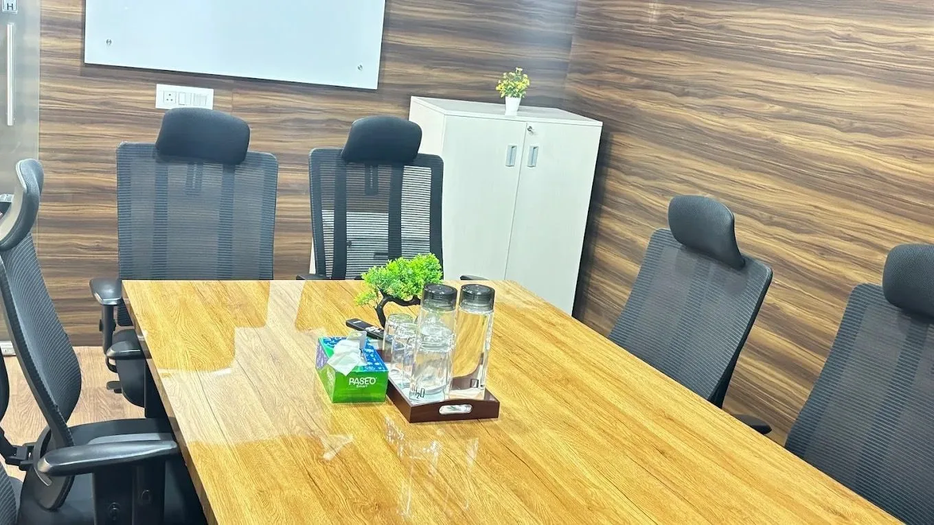 Showffice Lucknow, Meeting room for 6 people, Lucknow