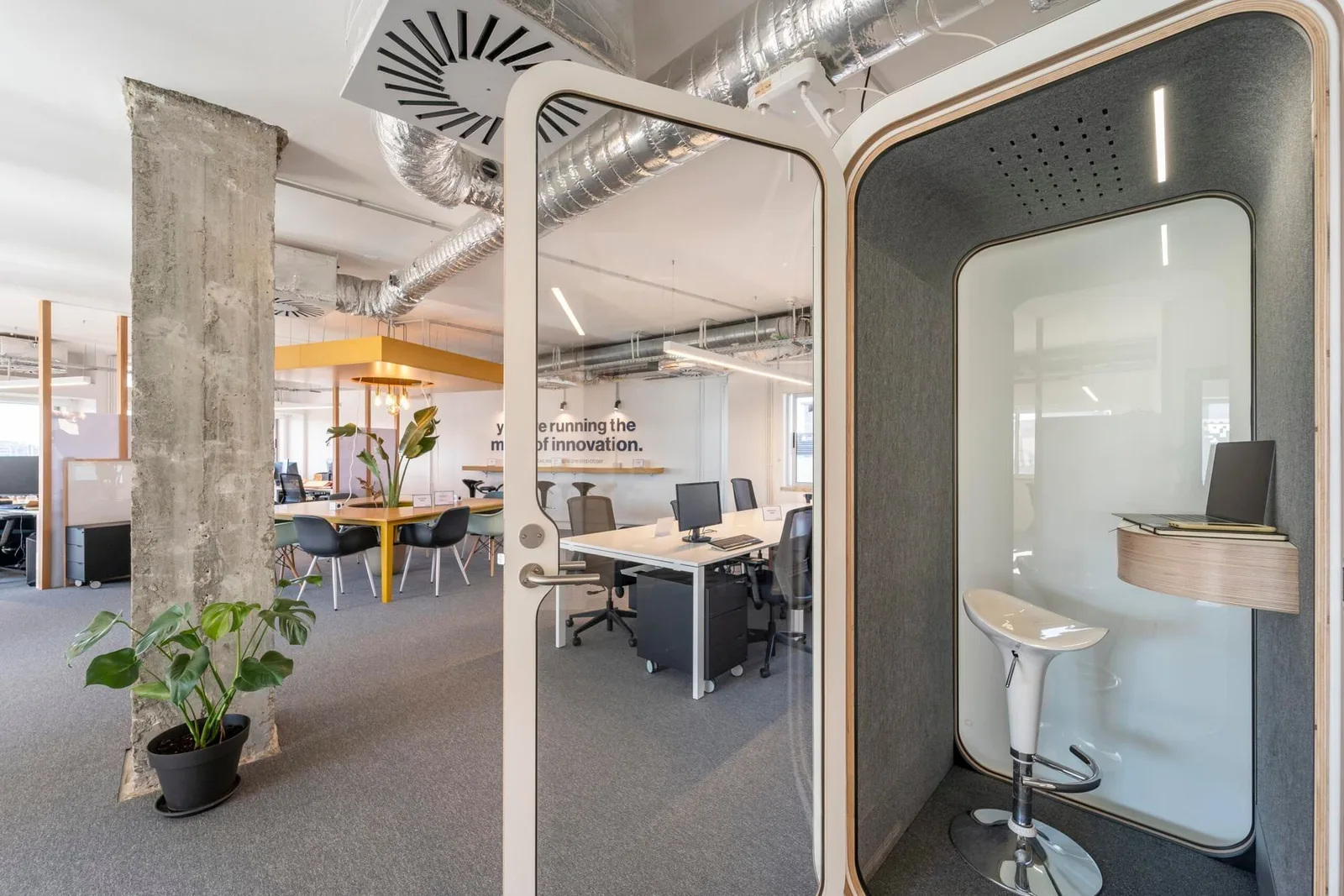 Sitio Work Fintech House, Cabina telefónica, Lisboa