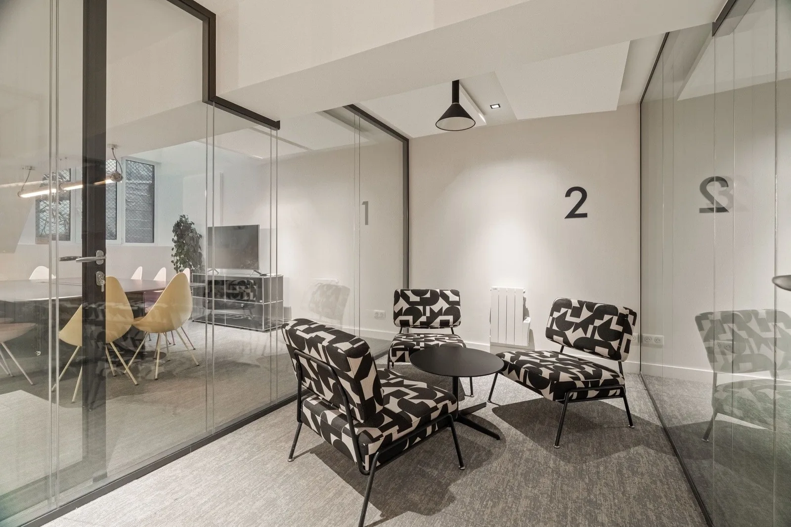 Sora Legendre - 32 postes, Lounge, Paris 17e