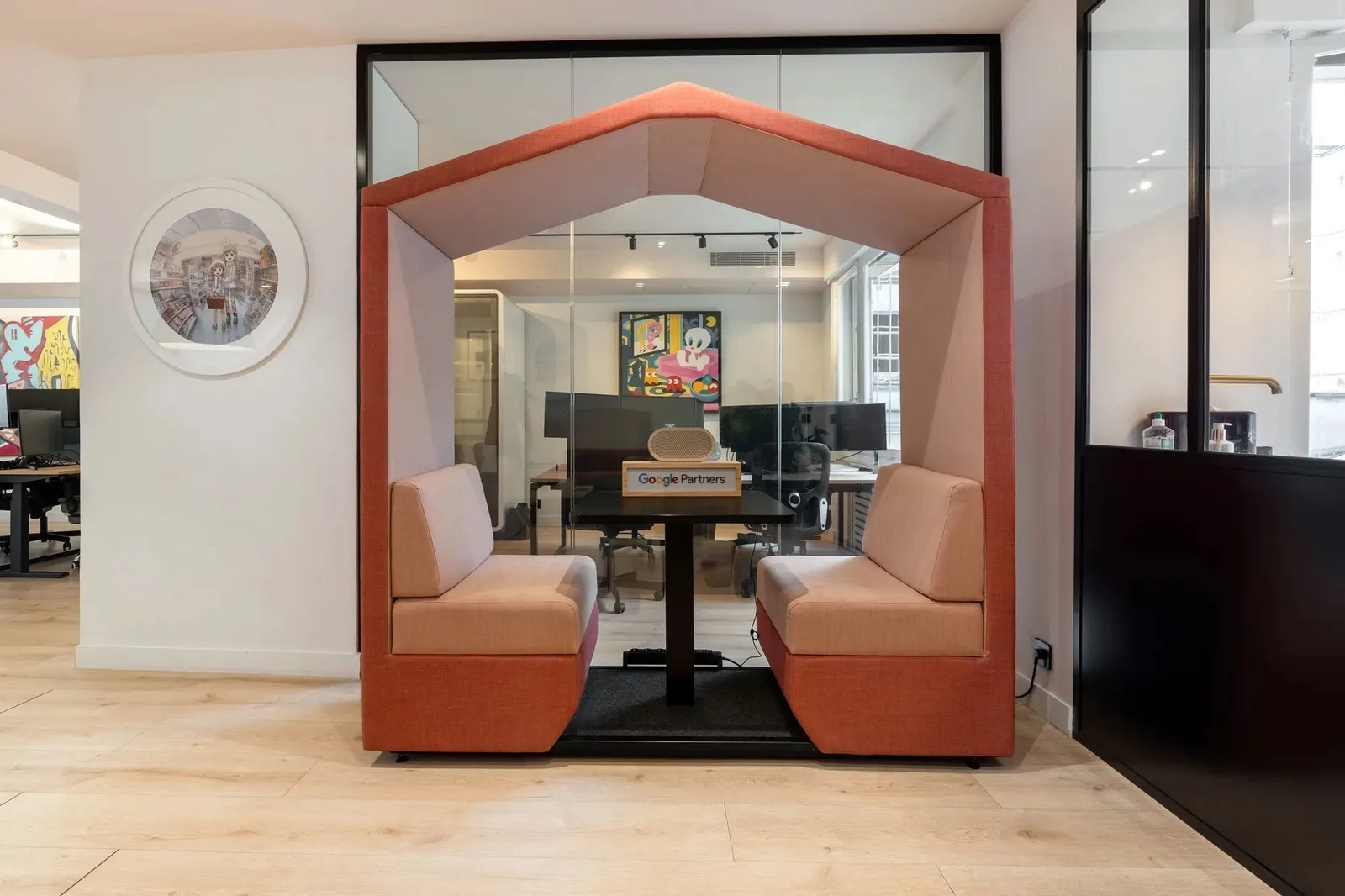 Sora Ponthieu, Telefonkabine, Paris 8e