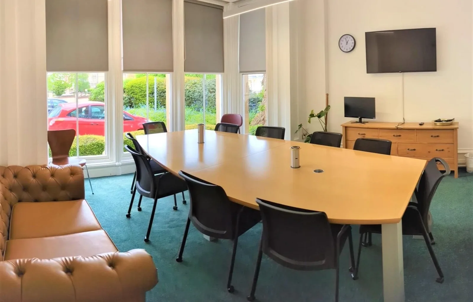 Square Feet Offices Oxford House, Meeting room for 8 people, Northampton