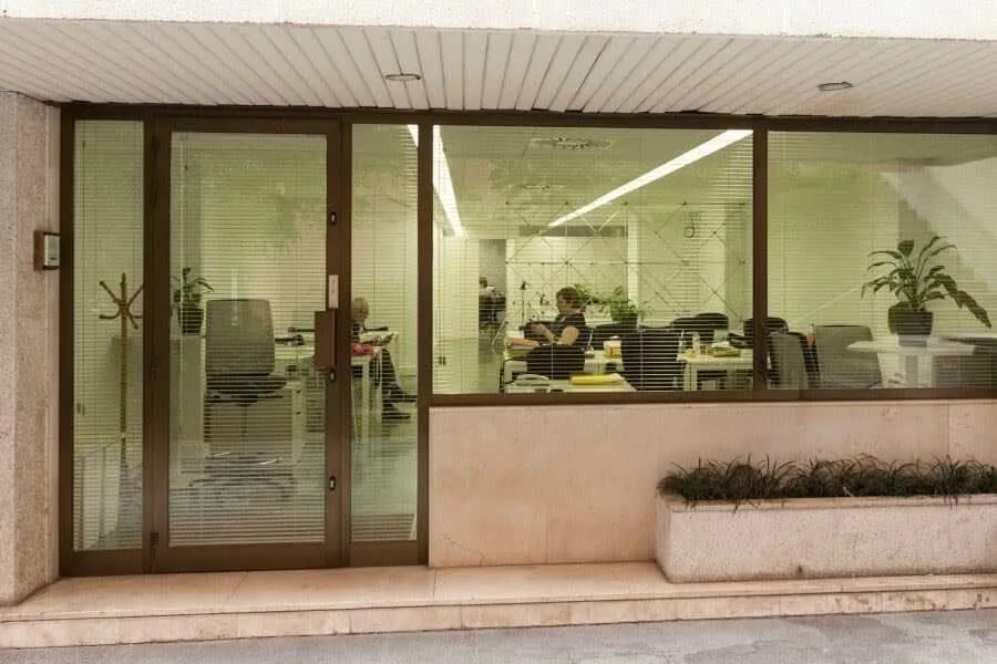 Start2Bee Travessera, Fachada del edificio, Barcelona