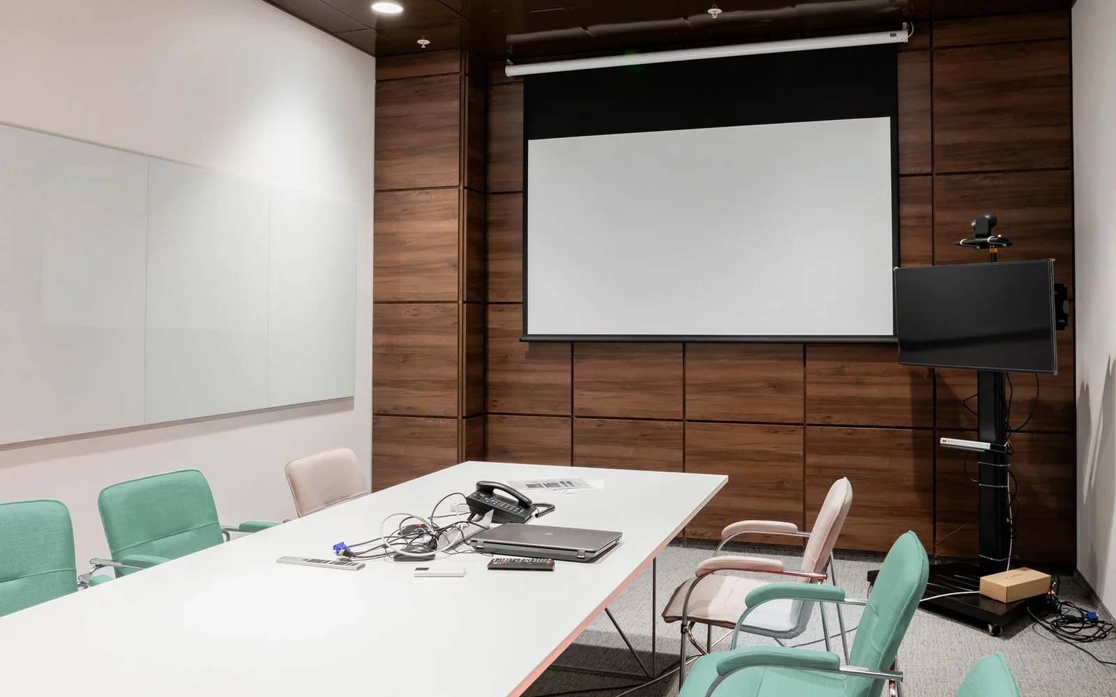 Sugowork, Sala de reuniones para 7 personas, Huelva
