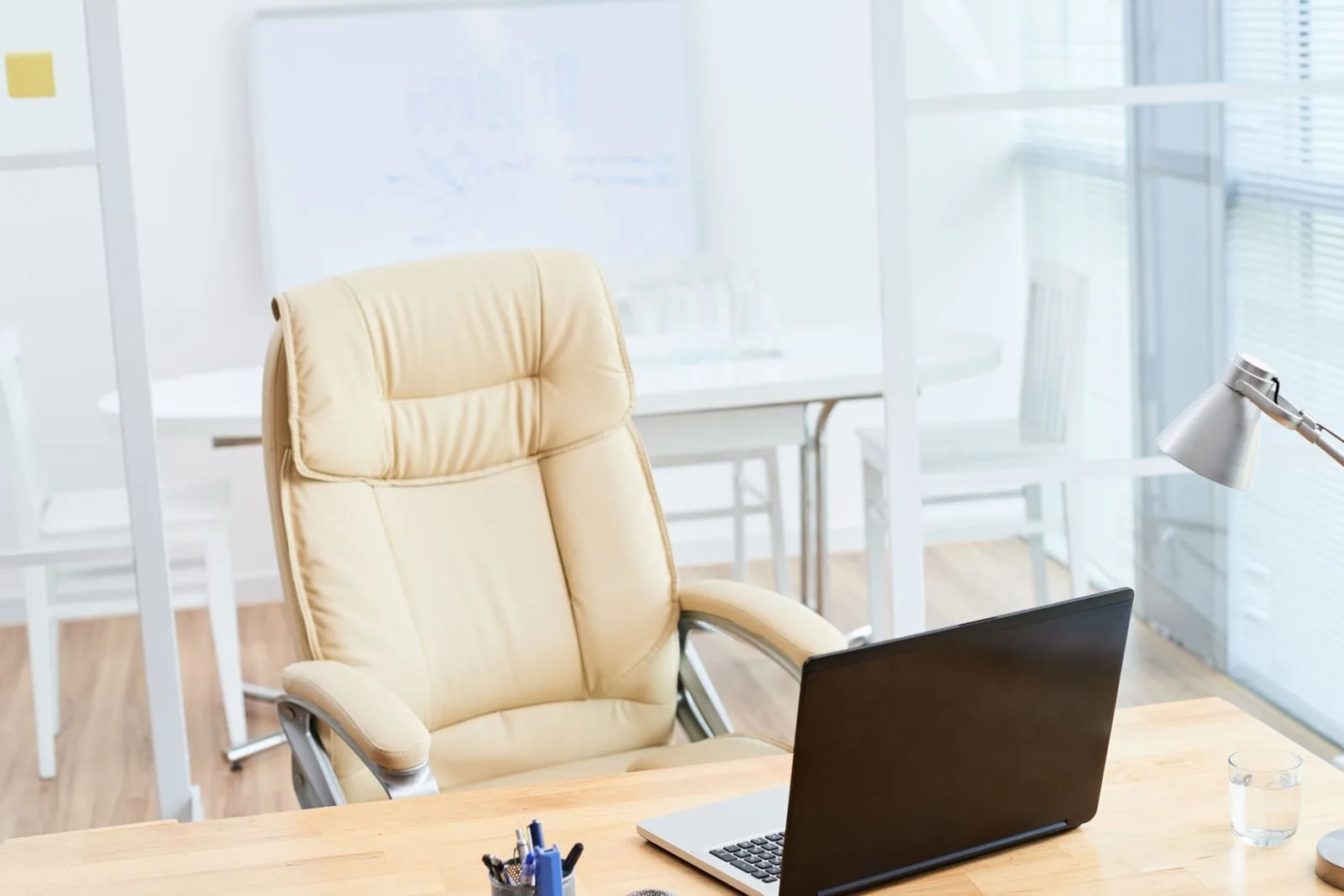 Sugowork, Despacho privado con 1 puesto, Huelva