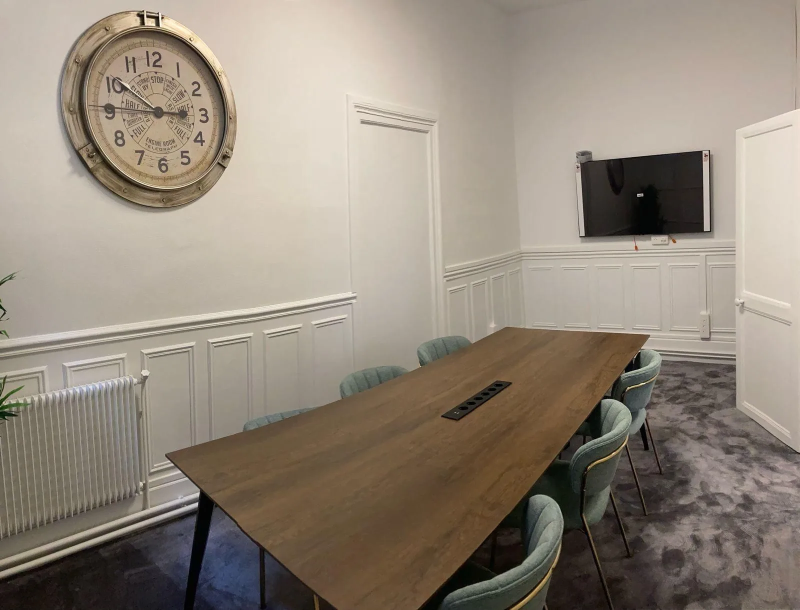 Symphony Partners Trinité, Besprechungsraum für 6 Personen, Paris 9e